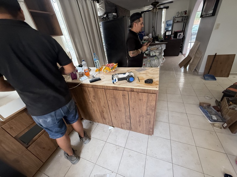 Cocina previa antes de modernización en Paraje Santa Rosa