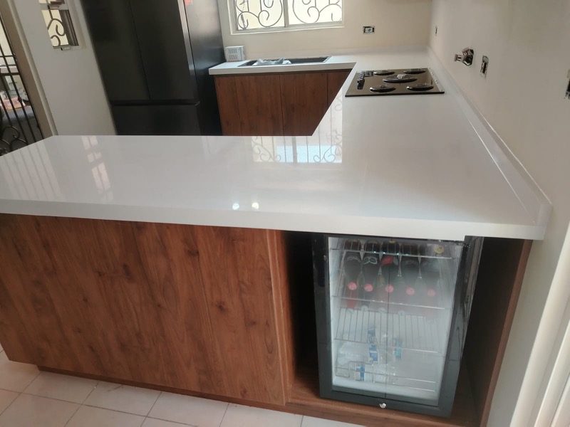 Cocina con barra Paraje Santa Rosa Apodaca — detalle