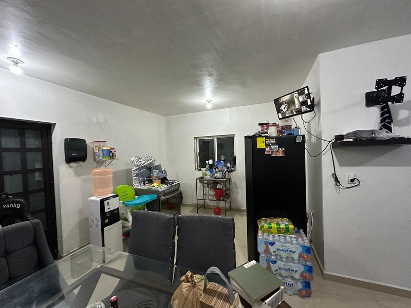 Cocina vieja con gabinetes deteriorados